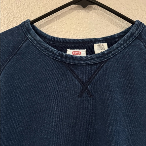 Levi’s vintage style blue crew sweater. Mens M - Picture 2 of 3